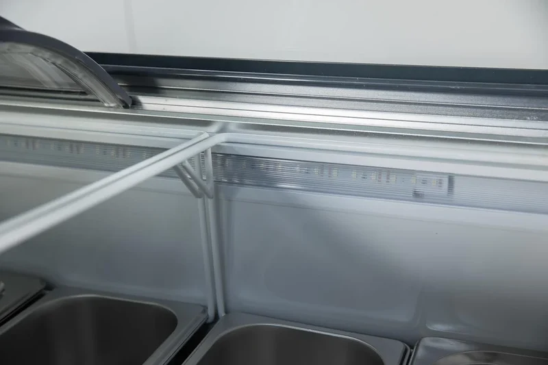 Vitrine à glace avec couvercle coulissant en verre – 9 x 5 L – 278 L – noire