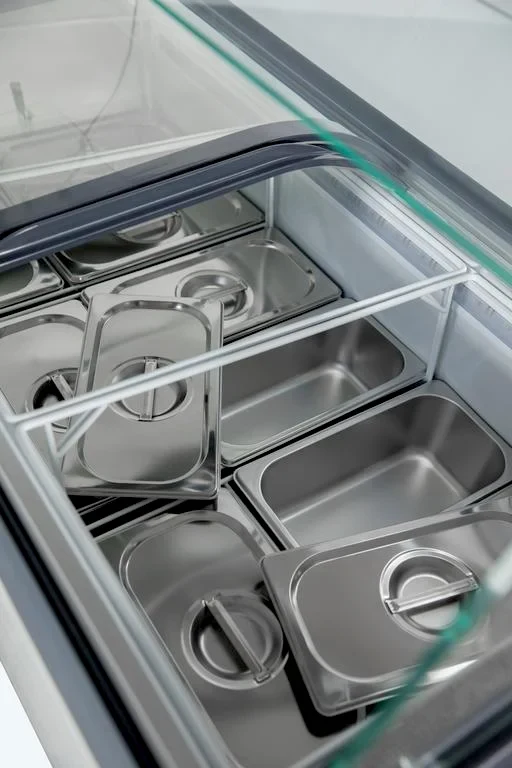 Vitrine à crème glacée avec verre de sécurité – 9 x 5 L – 278 L