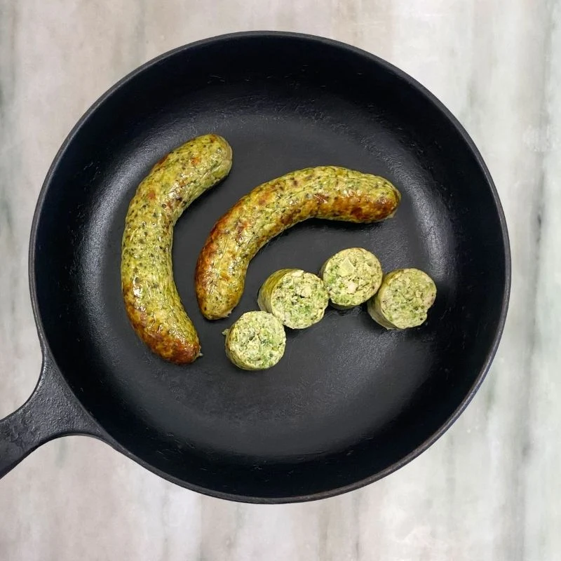 3 Saucisses de poulet, pesto kale basilic brocoli