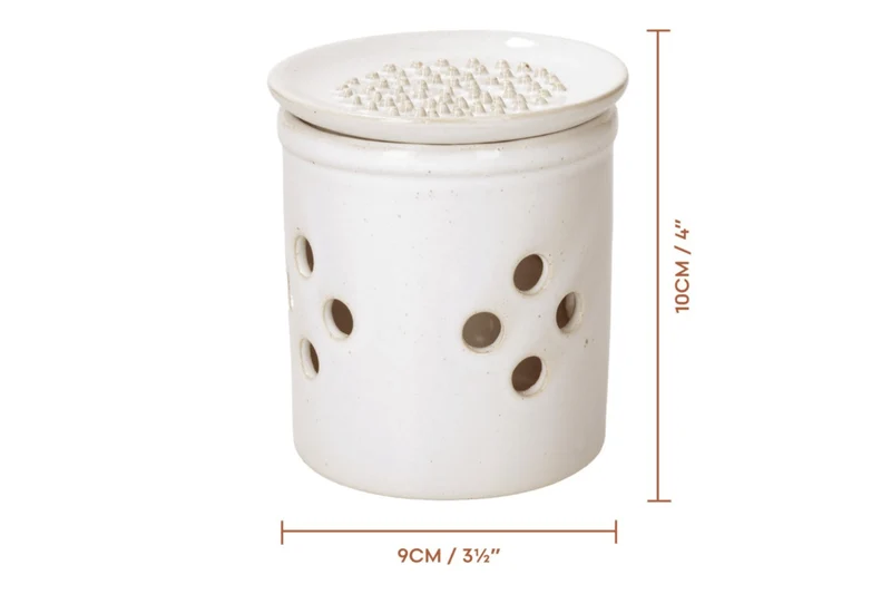 Boîte de conservation d'ails KitchenCraft Idilica en grès crème + couvercle à râpe intégrée