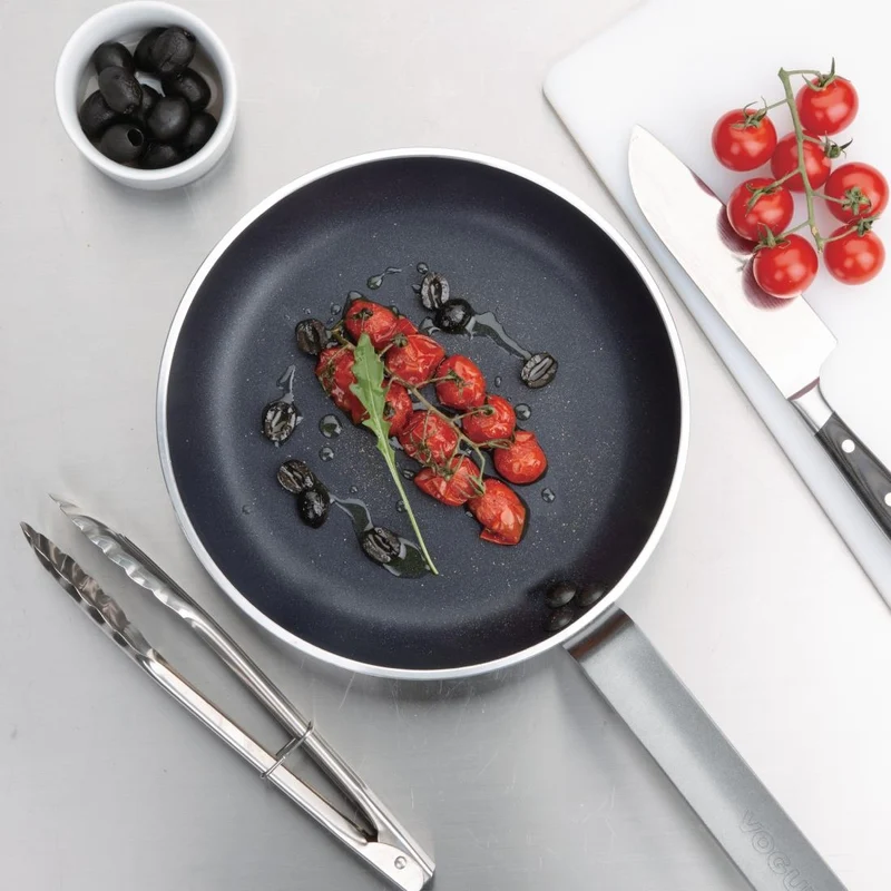 Poêle antiadhésive en aluminium Vogue Teflon Platinum Plus 240mm