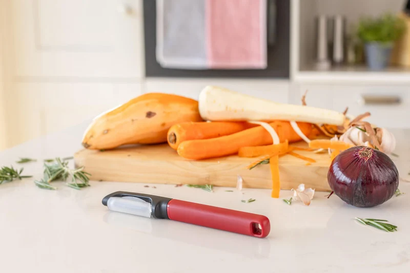 Éplucheur Kitchen Aid Euro lame dentée double tranchant en acier inoxydable