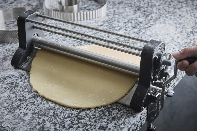 Laminoir multipâte De Buyer PRO en inox et polyamide