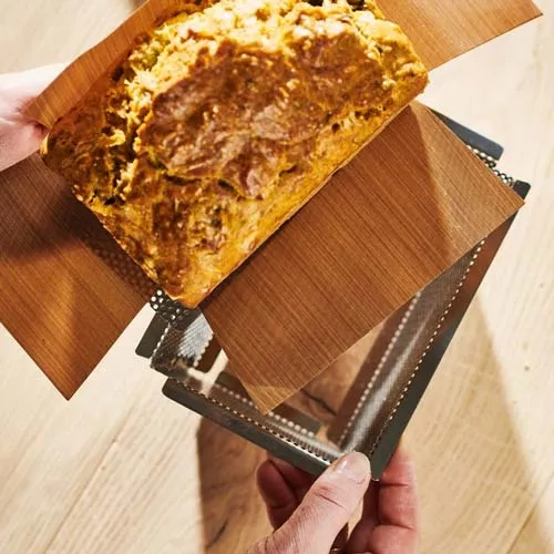Moule à cake rectangulaire fond amovible 15 cm + 2 feuilles cuisson - DE BUYER