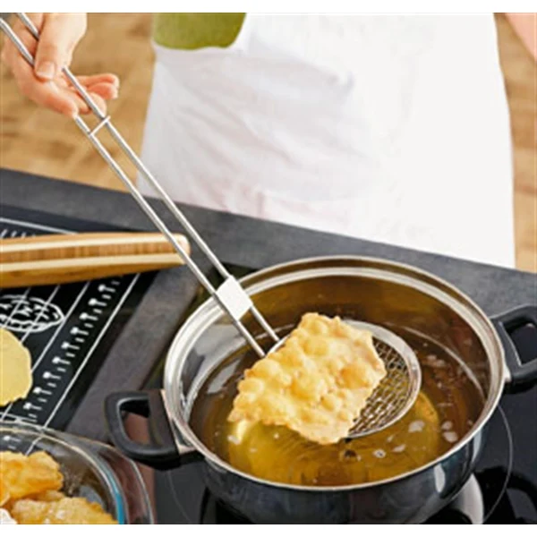Lot friteuse traditionnelle, coupe-frites et araignée à friture