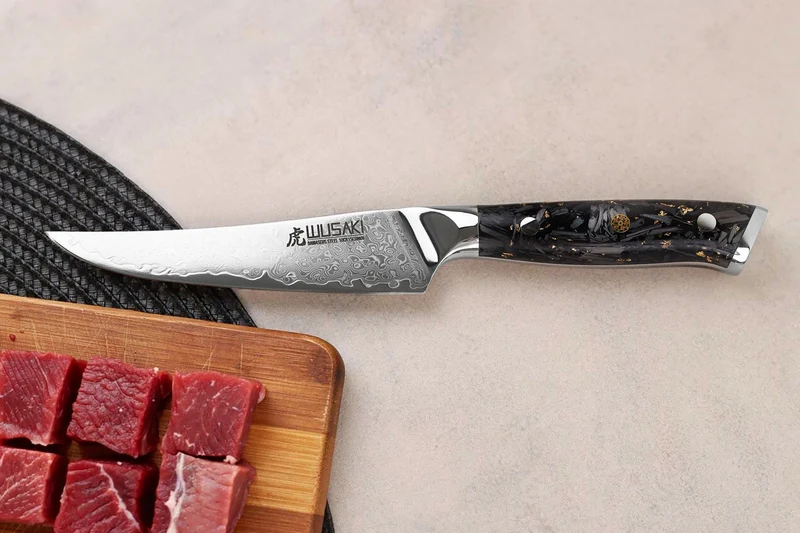Couteau à steak Wusaki Sakin Damas 10Cr 13cm manche en fibre de carbone et feuille d'or