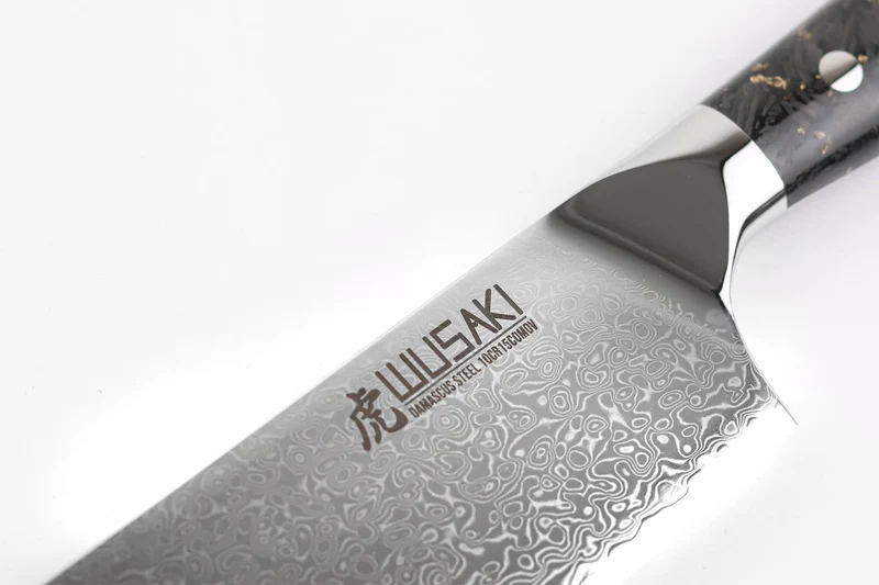 Couteau nakiri Wusaki Sakin Damas 10Cr 17cm manche en fibre de carbone et feuille d'or