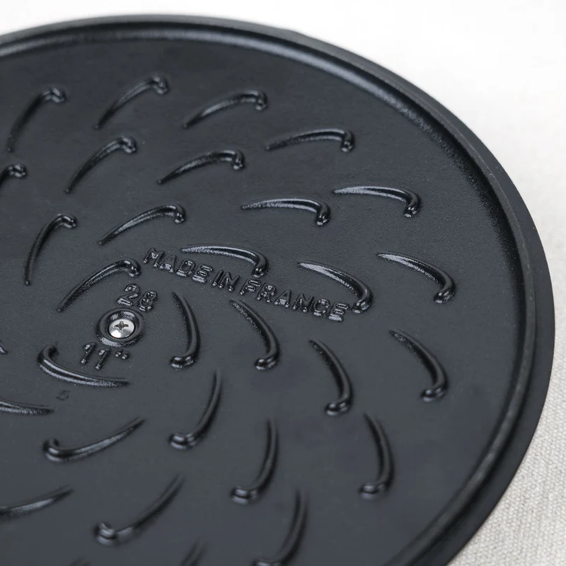 Sauteuse en fonte noir mat