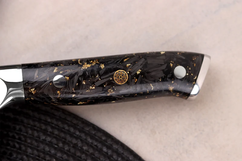 Couteau de chef chinois Wusaki Sakin Damas 10Cr 19cm manche en fibre de carbone et feuille d'or