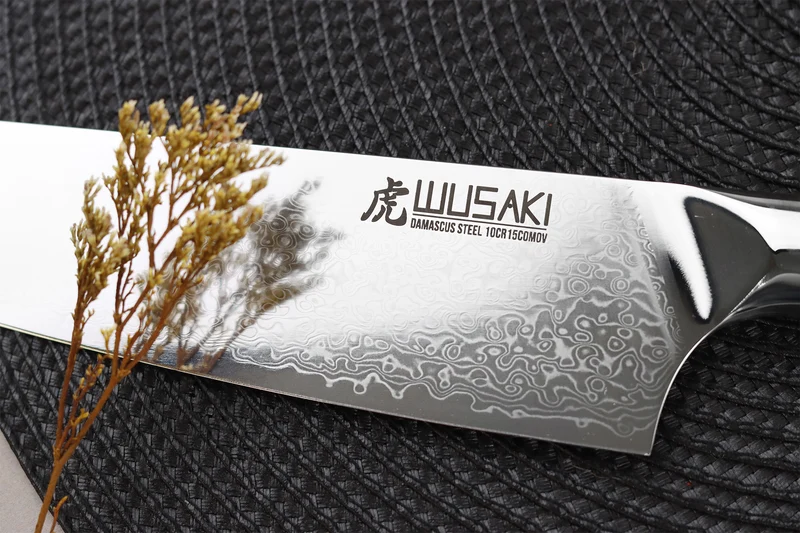 Couteau de chef Wusaki Sakin Damas 10Cr 20cm manche en fibre de carbone et feuille d'or