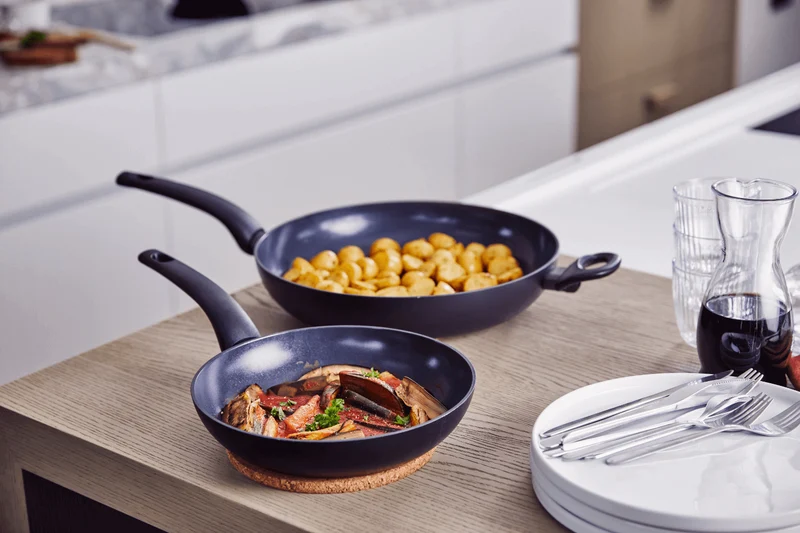 Poêle à frire antiadhérente Beka Kuro en aluminium noir 24cm