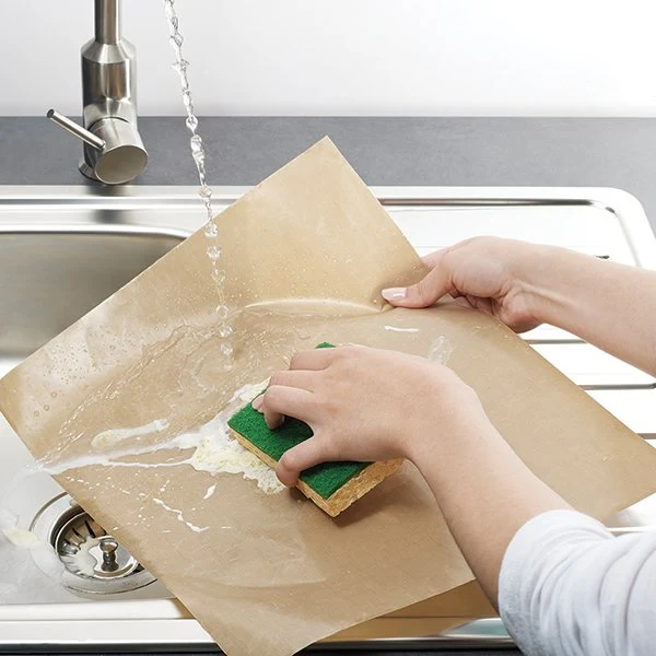 Feuille de protection pour four antiadhérente et réutilisable Mathon