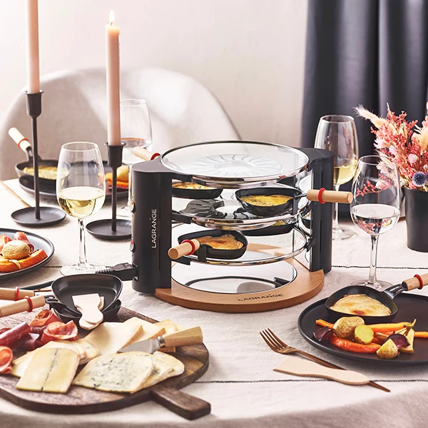 Raclette Evolution avec accessoires à fromage et deux grands poêlons Lagrange