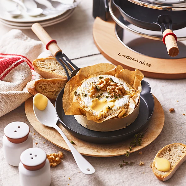 Raclette Evolution avec accessoires à fromage et deux grands poêlons Lagrange