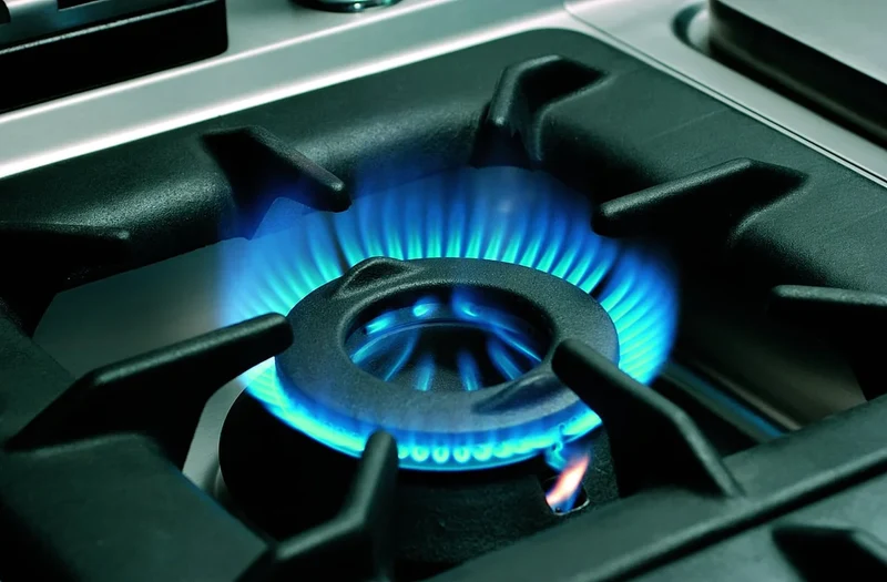 Bartscher Cuisinière à gaz Série 700 Classic avec soubassement ouvert, 4 feux - sur pied