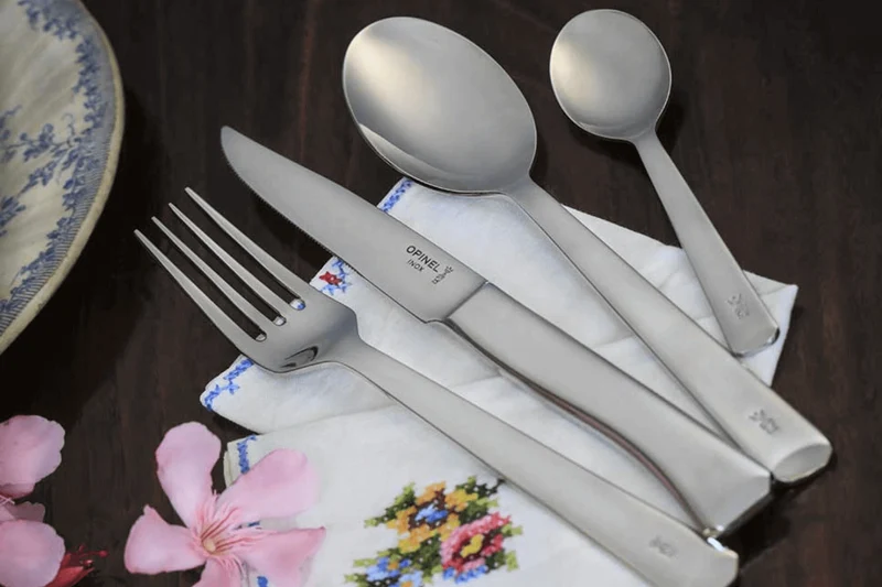 Boîte de 4 couteaux de table Opinel Perpétue tout en acier inox