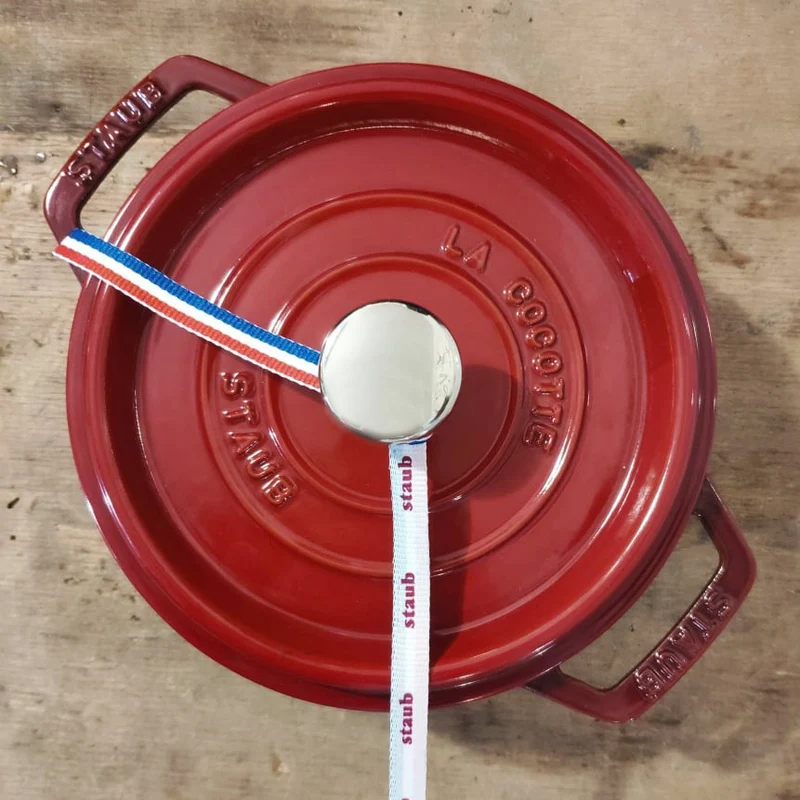 Cocotte en fonte ronde cerise