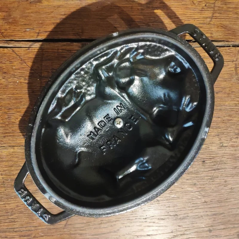 Cocotte en fonte cochonnet