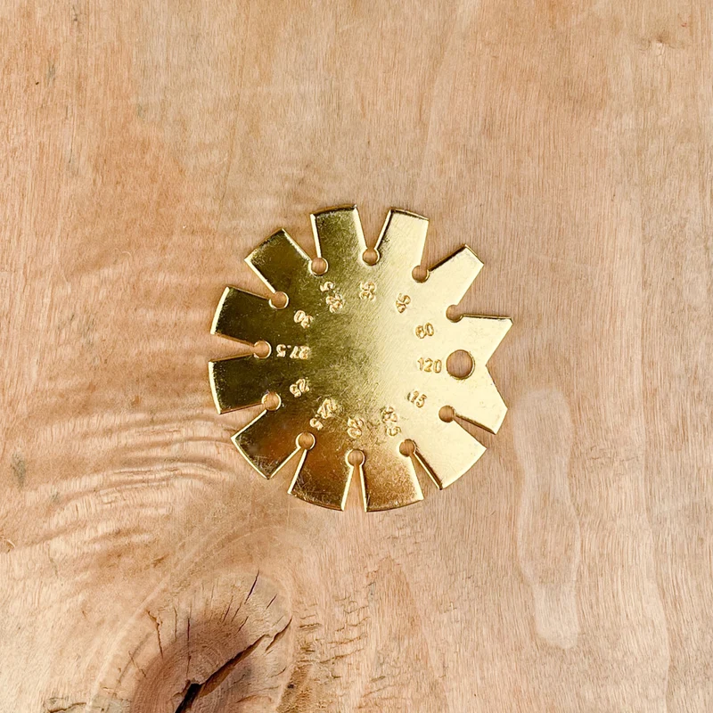 Calibre d'affûtage pour outils à bois