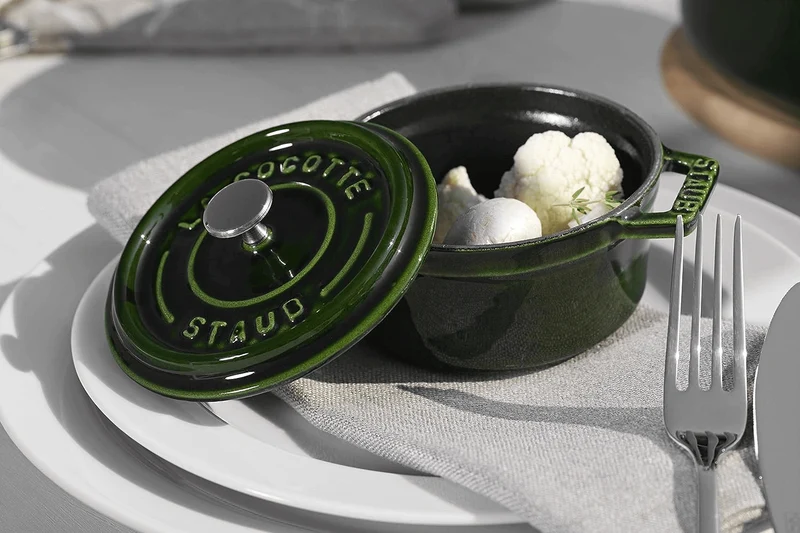 Mini cocotte Staub ronde en fonte émaillée vert basilic 10cm