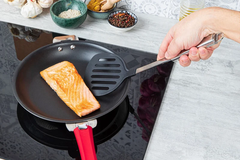 Spatule ajourée Cristel POC en acier inoxydable et nylon