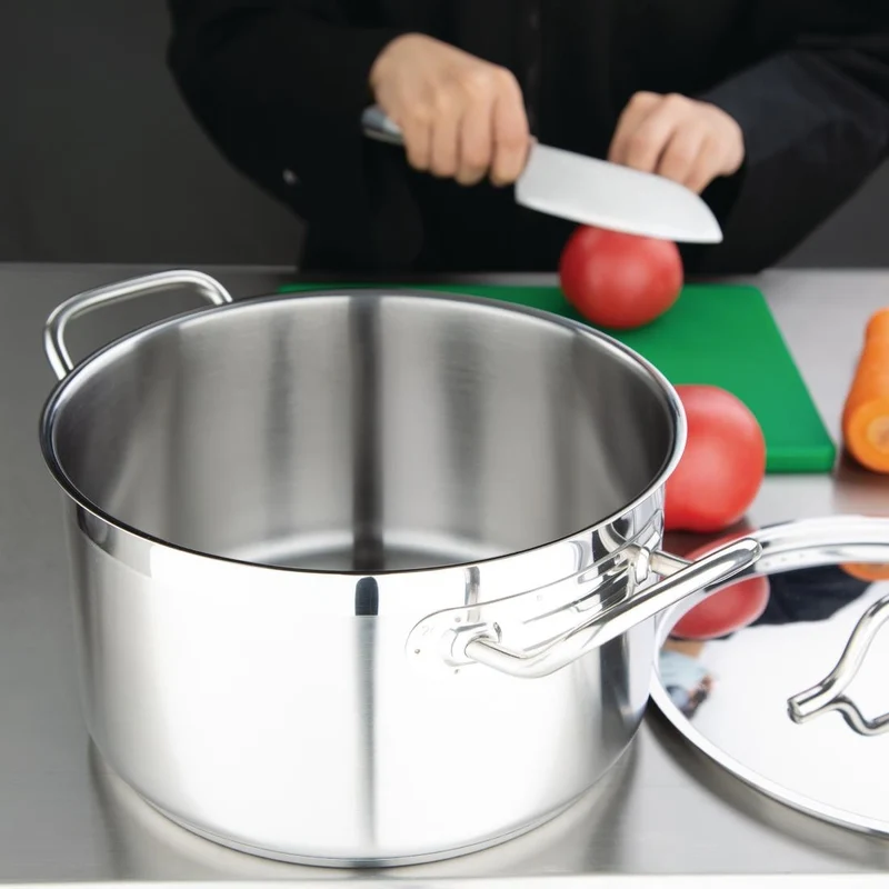 Braisière inox avec couvercle Nisbets Essentials 24 cm