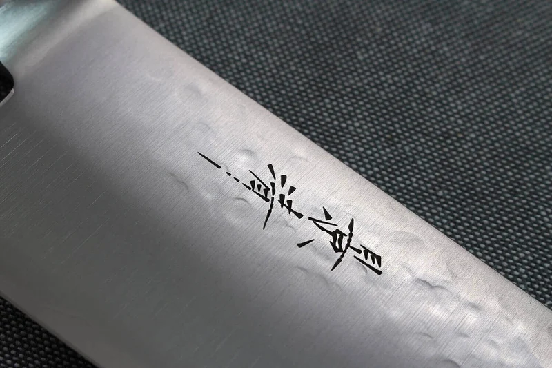 Couteau de chef japonais artisanal Kagekiyo Hammered 24cm