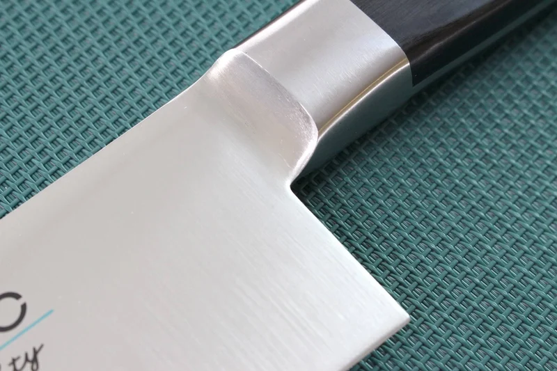 Couteau santoku japonais MAC Professional alvéolé 17cm