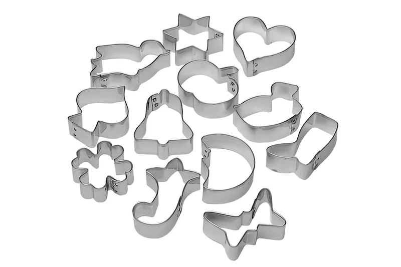Set de 12 emporte pièces en fer blanc LARES