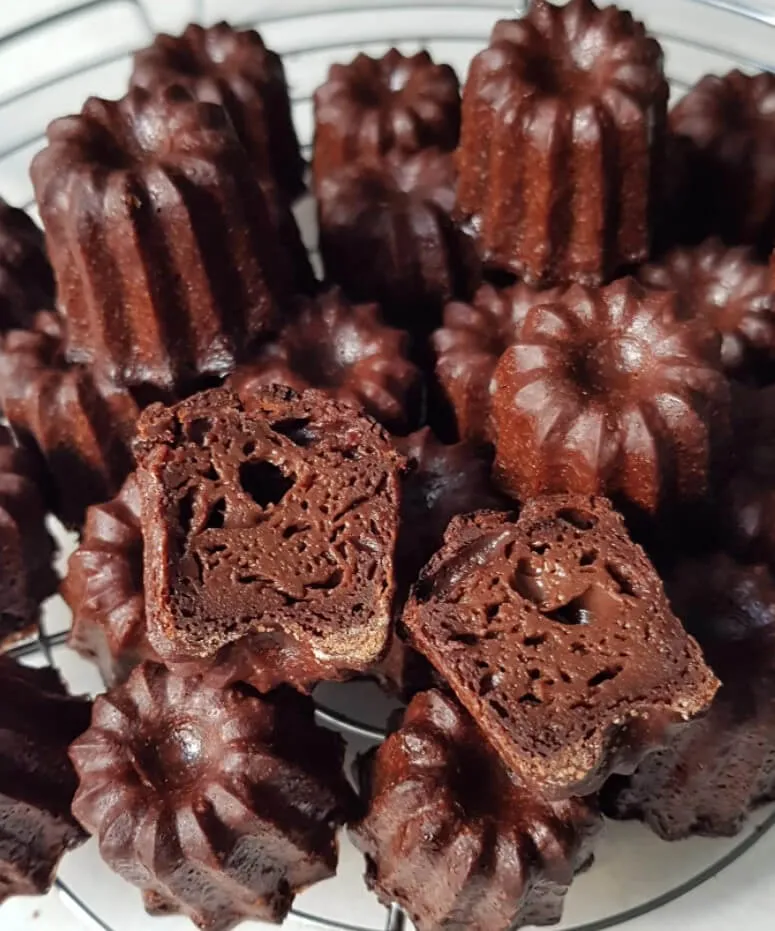 Moule à mini cannelés bordelais en silicone De Buyer Elastomoule 20 ou 28 alvéoles