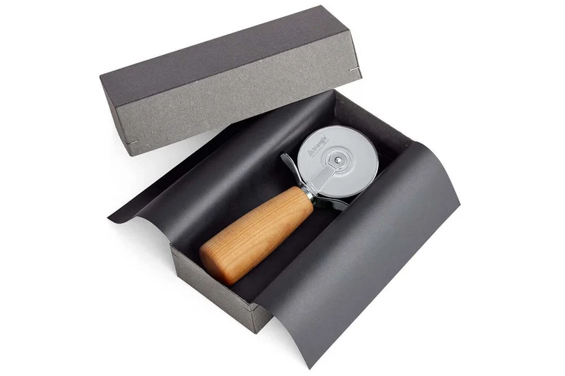 Roulette à pizza Triangle manche bois + coffret